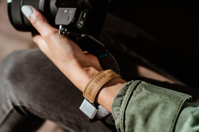 Popruh Peak Design Cuff šedý