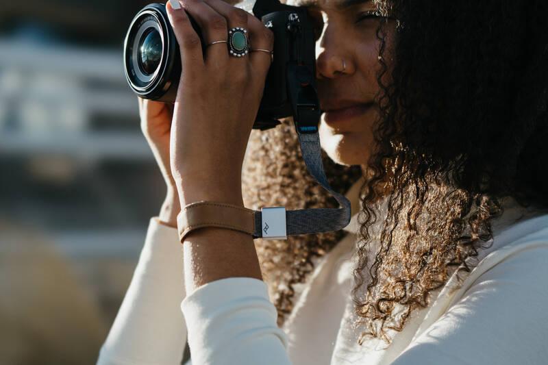 Popruh Peak Design Cuff šedý