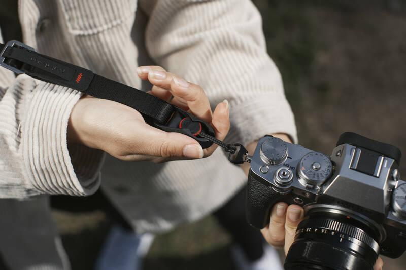 Popruh Peak Design Leash černý