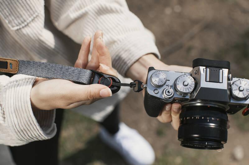 Popruh Peak Design Leash šedý