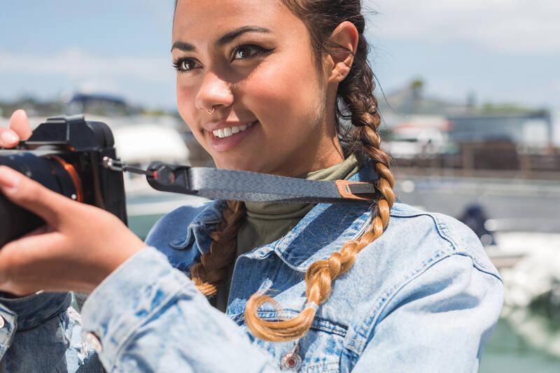 Popruh Peak Design Leash šedý