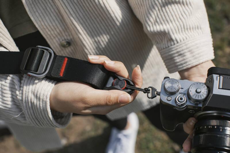 Popruh Peak Design Slide Lite černý