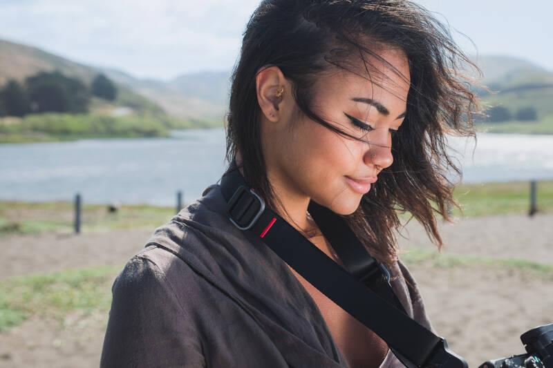 Popruh Peak Design Slide Lite černý