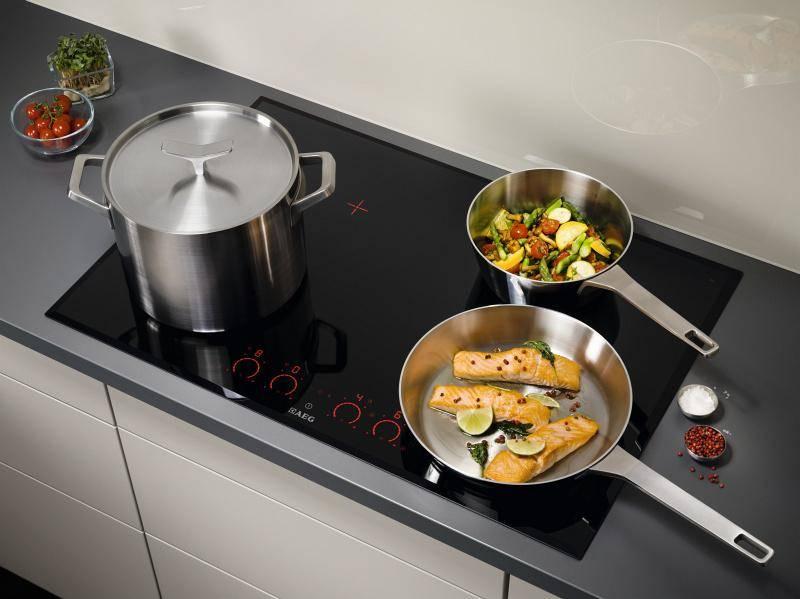 Indukční varná deska AEG Mastery HK874400FB černá