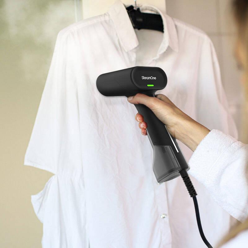 Napařovač oděvů SteamOne EUDTC120 černý