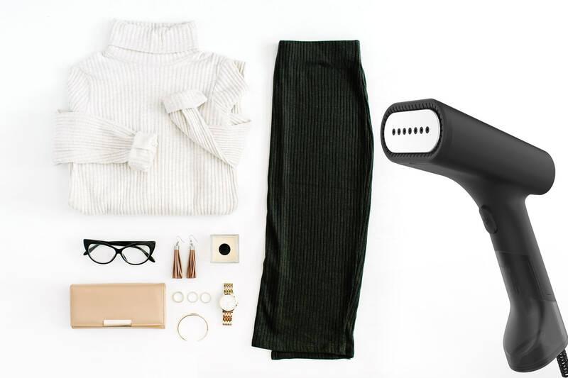 Napařovač oděvů SteamOne EUDTC120 černý