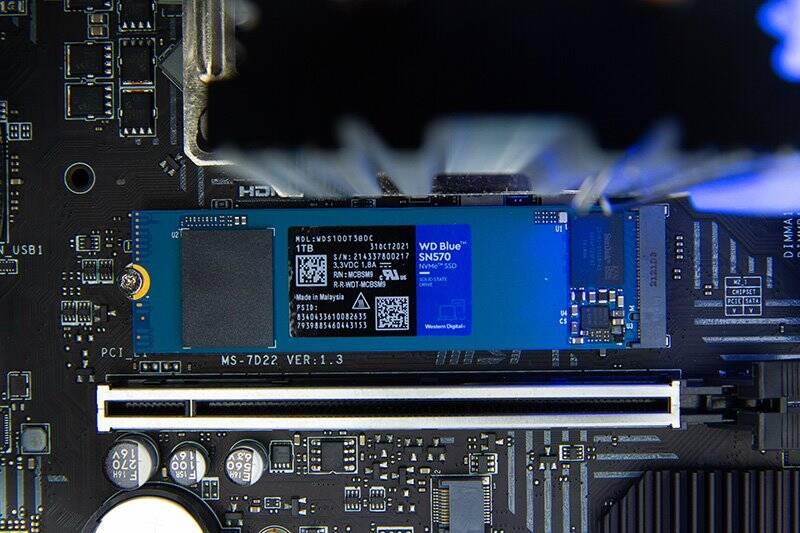 Stolní počítač HAL3000 MEGA Gamer Pro XT černý