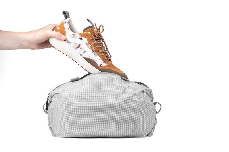 Pouzdro Peak Design Shoe Pouch šedé bílé